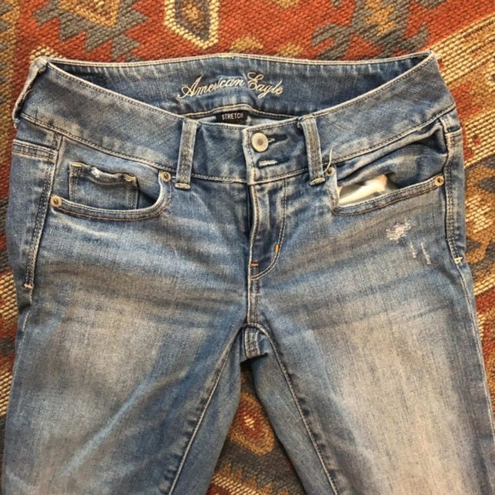 🔴American Eagle Size 2 "Artist" cut skinny jeans